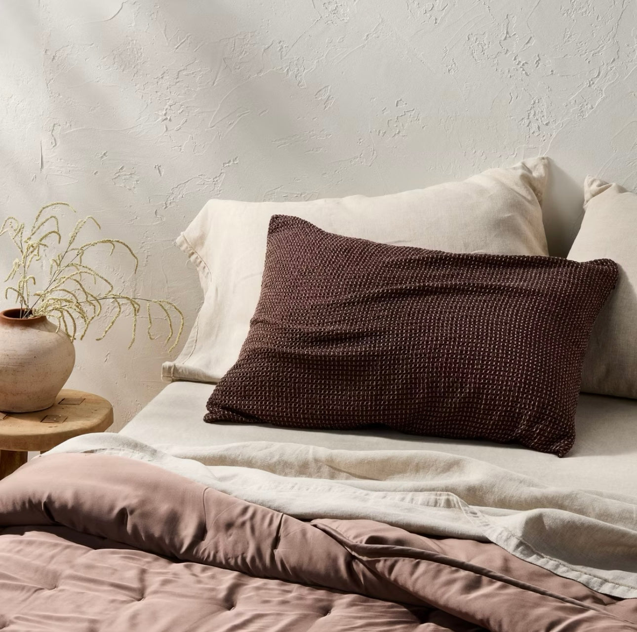 Coverlet Texturizado + Fundas de Almohada | Dark Fig | CASALUNA™ Ideal para camas Matrimonial y Queen
