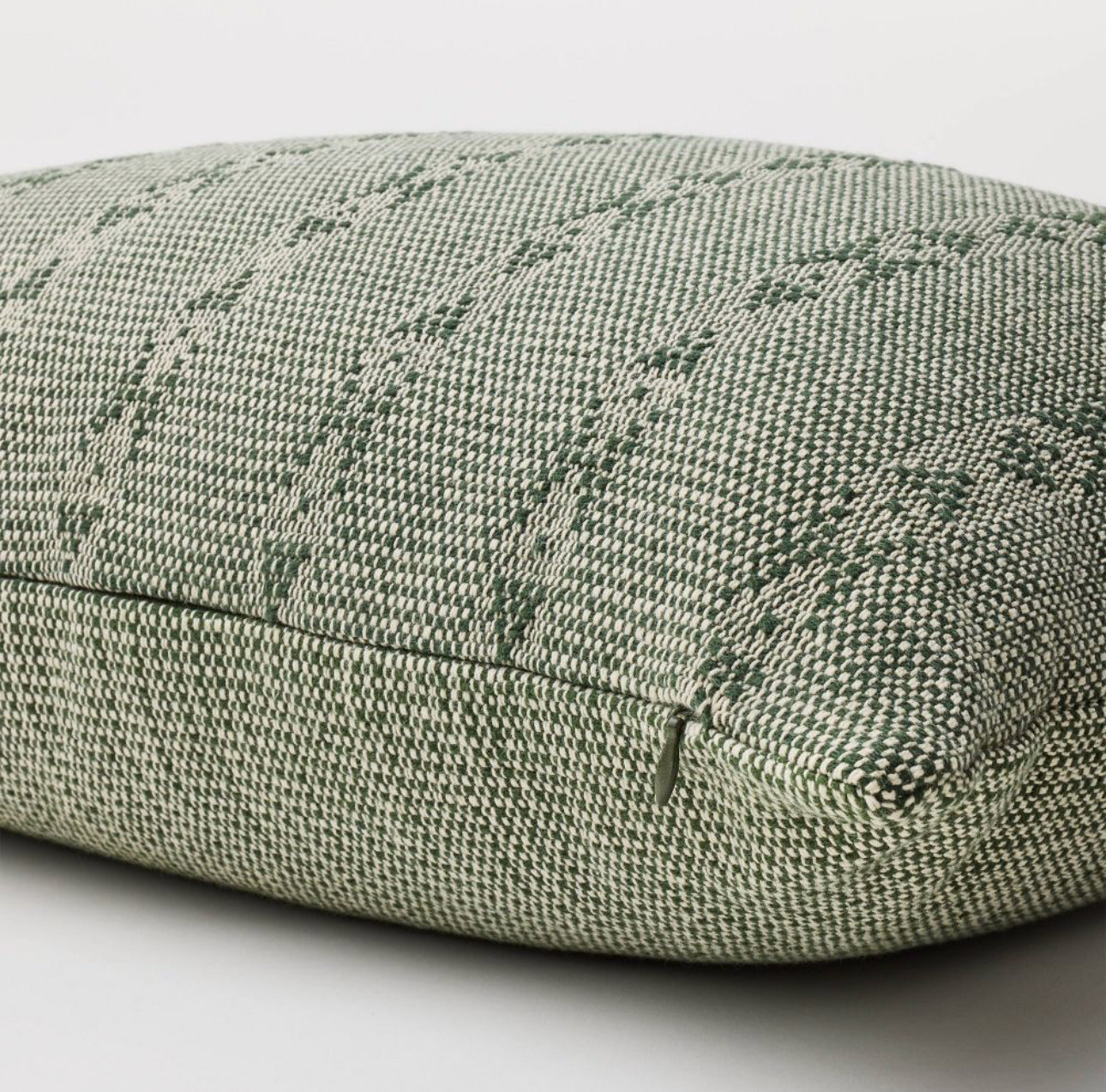 COJÍN LUMBAR TEJIDO A RAYAS DE GRAN TAMAÑO - THRESHOLD™ DISEÑADO CON STUDIO MCGEE. ¡𝘚𝘰𝘭𝘰 𝘲𝘶𝘦𝘥𝘢 1!