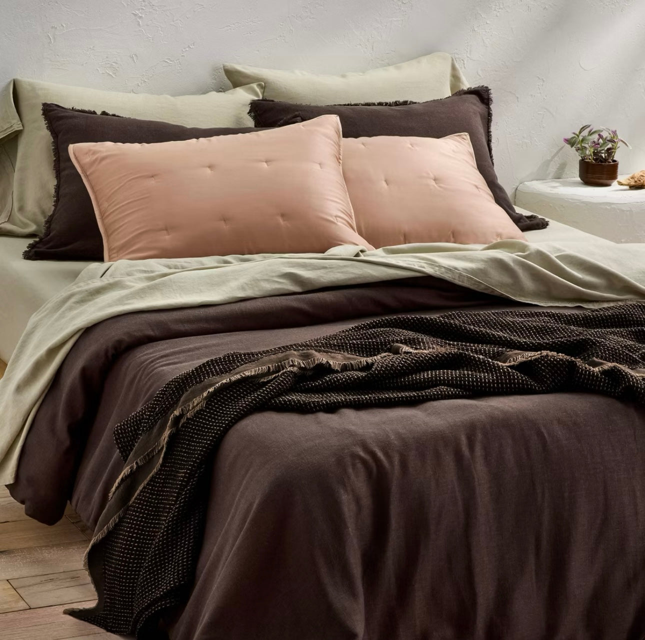 Coverlet Texturizado + Fundas de Almohada | Dark Fig | CASALUNA™ Ideal para camas Matrimonial y Queen