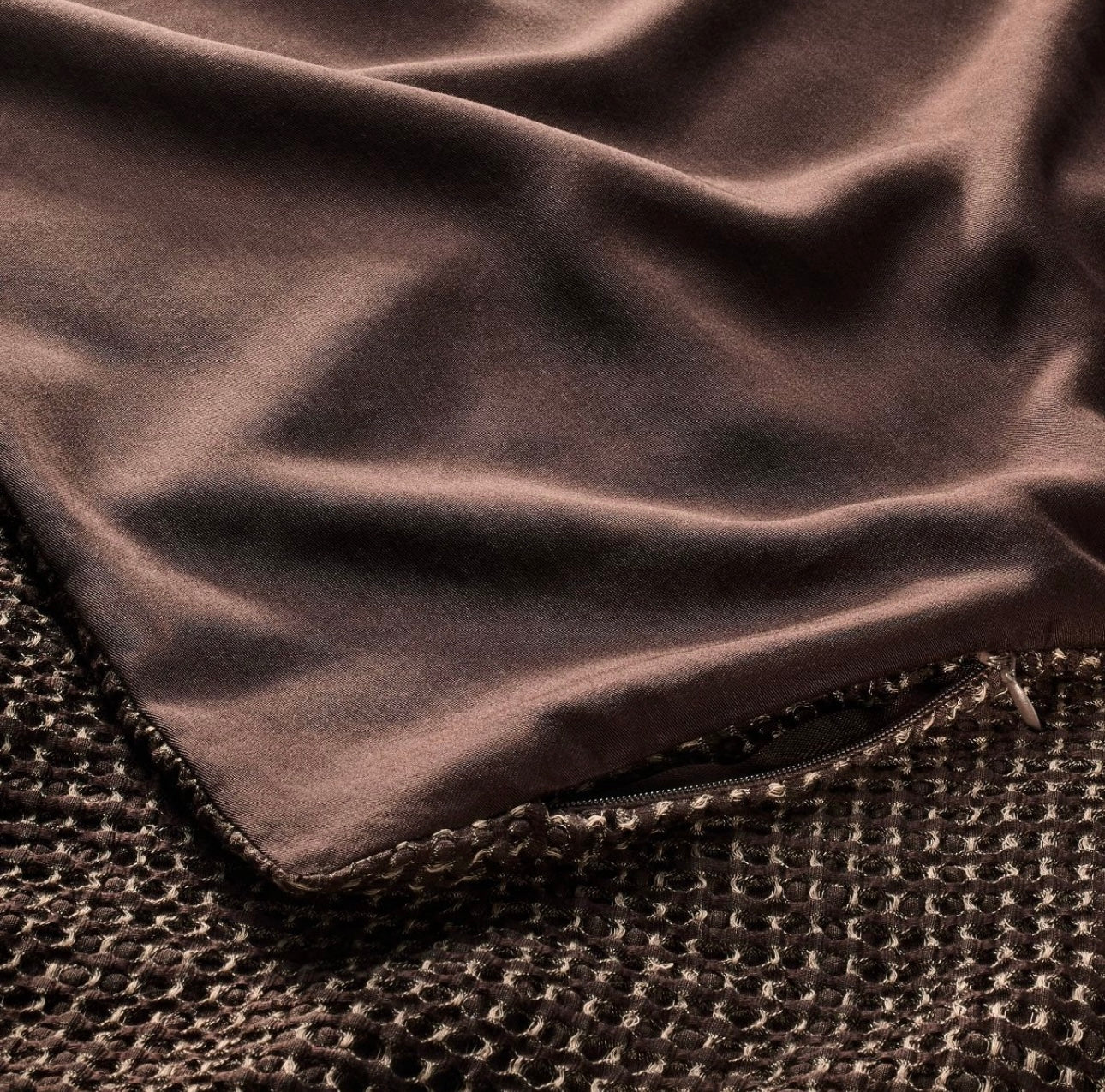 Coverlet Texturizado + Fundas de Almohada | Dark Fig | CASALUNA™ Ideal para camas Matrimonial y Queen