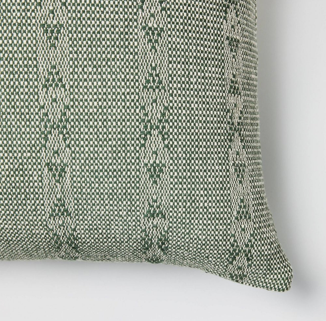 COJÍN LUMBAR TEJIDO A RAYAS DE GRAN TAMAÑO - THRESHOLD™ DISEÑADO CON STUDIO MCGEE. ¡𝘚𝘰𝘭𝘰 𝘲𝘶𝘦𝘥𝘢 1!