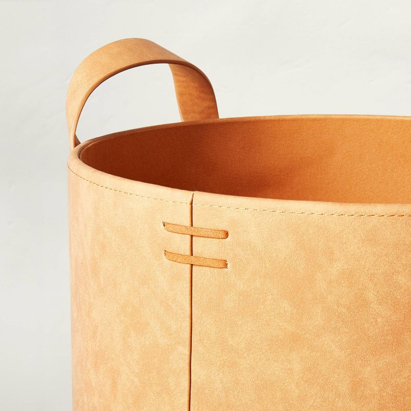 Canasto de Almacenamiento | Piel Sintética Marrón Camel | 40.6 cm | HEARTH & HAND™