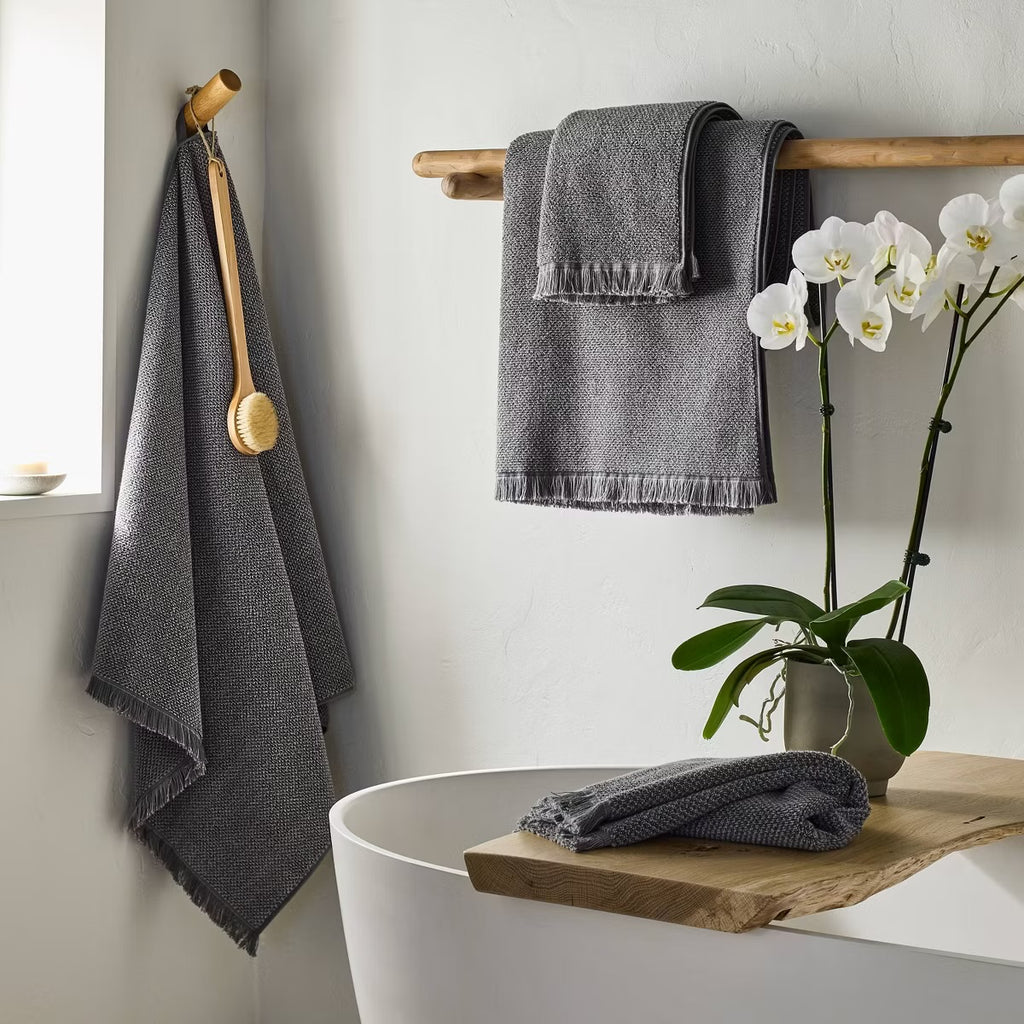 Toalla de Baño Texturizada Orgánica | 100% Algodón Tono Gris | CASALUNA™