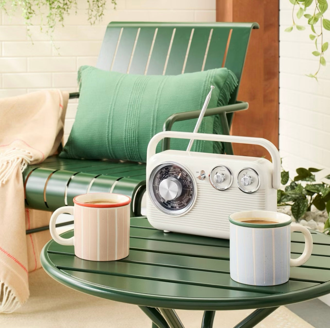 Radio Retro Portátil AM/FM con Bluetooth | HEARTH & HAND™