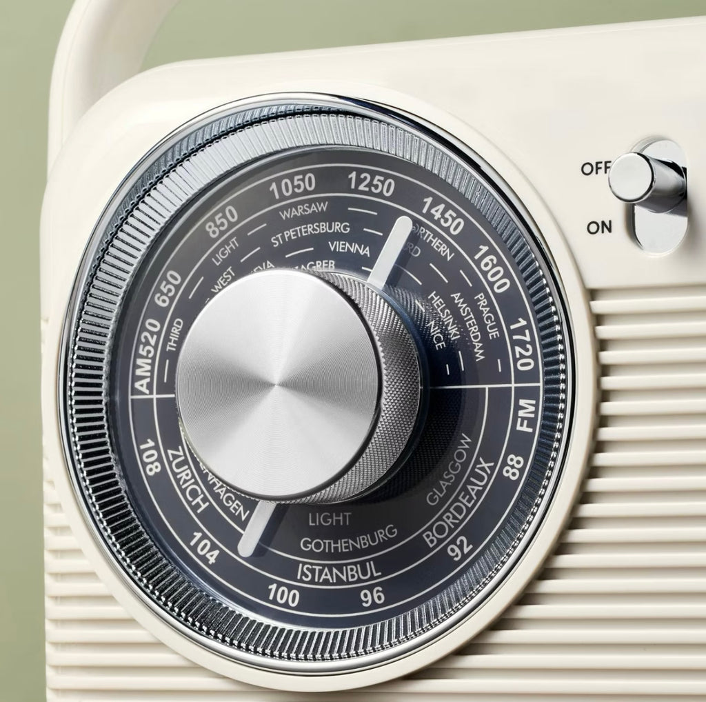 Radio Retro Portátil AM/FM con Bluetooth | HEARTH & HAND™