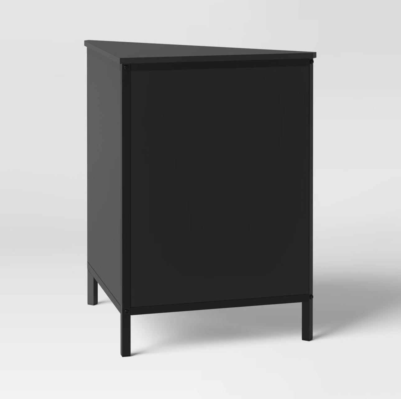 Gabinete Esquinero Metálico con Puertas Mesh | Threshold™